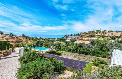 Cerro de Aguia Villa | 3 bedroom villa | pool | garden | BBQ | Albufeira |