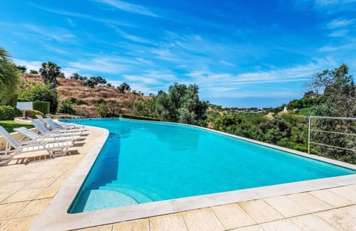 Cerro de Aguia Villa | 3 bedroom villa | pool | garden | BBQ | Albufeira |
