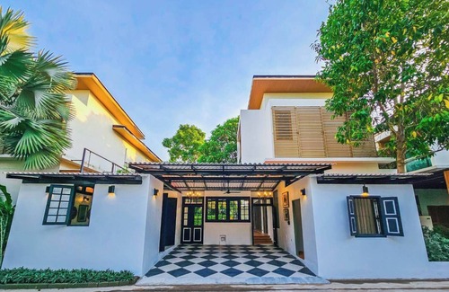 Hua Hin Villa | 3-bedroom villa in lovely Tambon Thap Tai with WiFi, AC