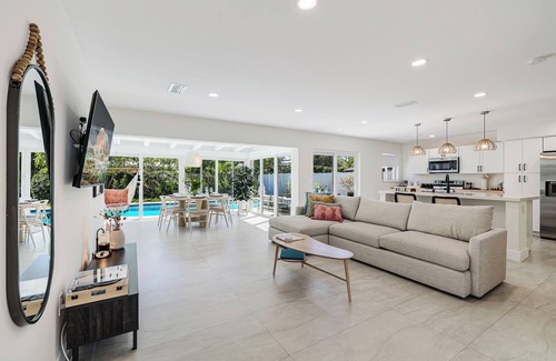 Poinsettia Heights Villa | 3-bedroom villa in beautiful Fort Lauderdale with Heated Pool, 5 Min to beach