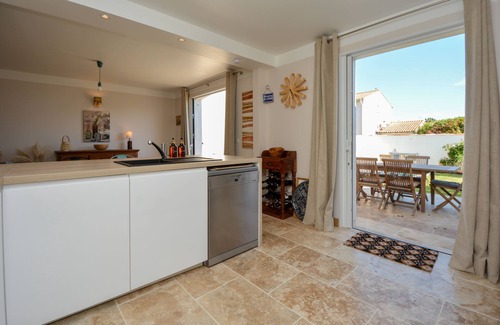 Tarascon Villa | 3-bedroom villa with private pool and AC