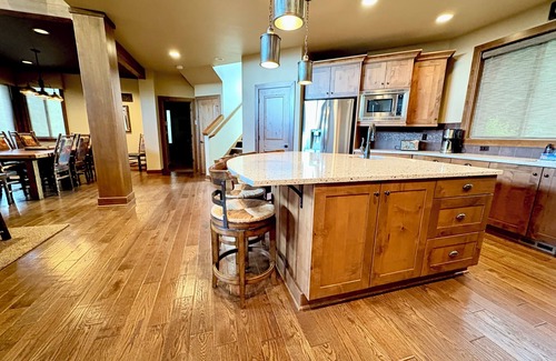 Cle Elum House | 3 Bedroom w/Game Room/Gourmet Kitchen/Community Pool - MNT VIEW IS AMAZING!