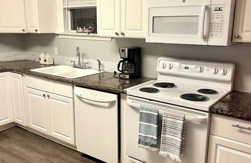Galveston House | 3 bedroom walk to the beach!