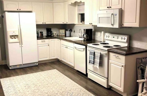Galveston House | 3 bedroom walk to the beach!