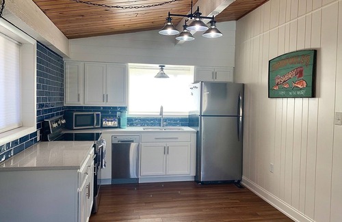 Sunrise Beach House | 3 bedroom waterfront home Large dock and great swim area 4 KAYAKS + PADDLEBOAT
