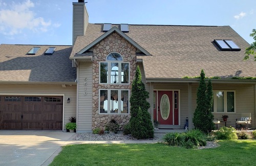 Butte Des Morts House | 3 bedroom waterfront house on the channel to lake available for EAA AirVenture