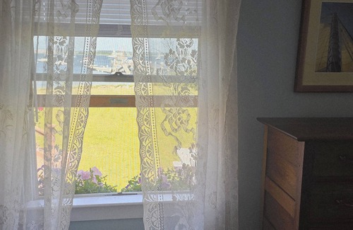 Jamestown House | 3-bedroom waterfront house with use of marina facilities in charming Jamestown!