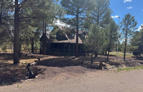 Heber Cabin | 3-bedroom White Mountain cabin with Forest Views & Cozy Luxury near Heber