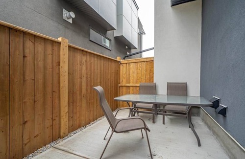 Marda Loop Apartment | 3 Bedroom with Sleeper Sofa Sleeps 8! Near downtown and Foothills Hospital