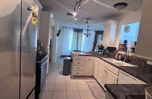 Lubbock House | 3-bedrooms 2 bathrooms, living room , patio house in pleasant Lubbock with AC