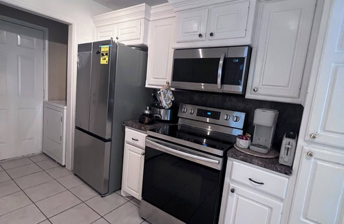 Lubbock House | 3-bedrooms 2 bathrooms, living room , patio house in pleasant Lubbock with AC