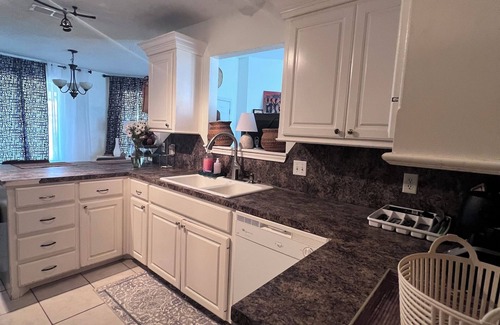 Lubbock House | 3-bedrooms 2 bathrooms, living room , patio house in pleasant Lubbock with AC