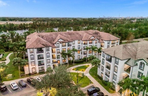 Williamsburg Condo | 3 Bedrooms/2 Bathrooms/Vista Cay (4024-203 BD)