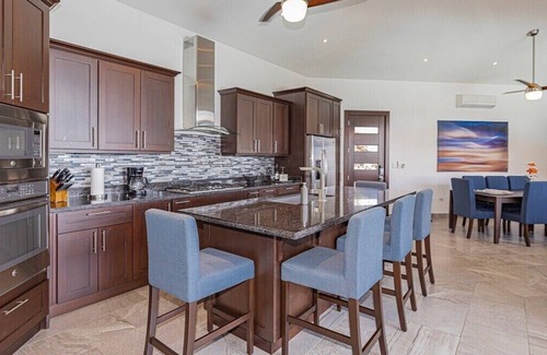 Coco House | 3 Bedrooms + Apartment - Ocean Views
