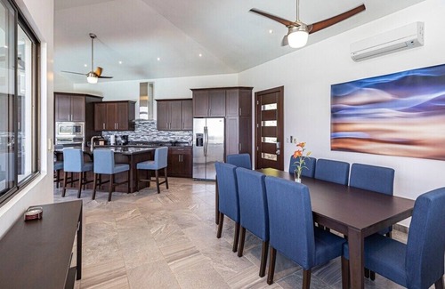 Coco House | 3 Bedrooms + Apartment - Ocean Views