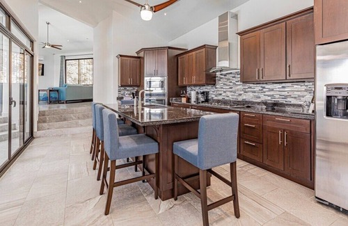 Coco House | 3 Bedrooms + Apartment - Ocean Views