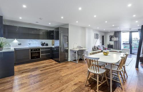 Canning Town South Apartment | 3 Bedrooms Close to Canning Town & ExCel London