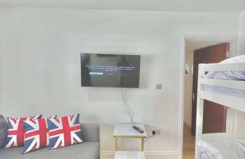 Kings Cross St. Pancras Apartment | 3 bedrooms flat in King Cross Prime Location