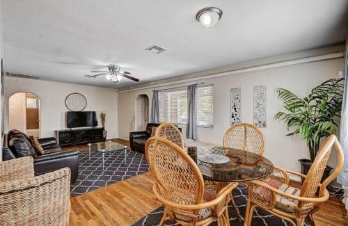 Rancho Oakey House | 3 Bedrooms house in Marvelous Las Vegas