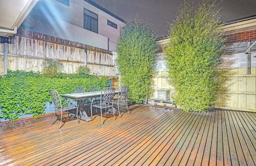 Templestowe Lower House | 3 Bedrooms House walking to Shopping Town