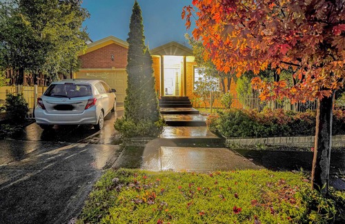 Templestowe Lower House | 3 Bedrooms House walking to Shopping Town