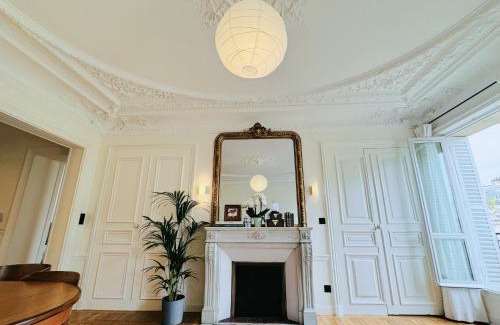 Enfants-Rouges Apartment | 3 bedrooms in Marais