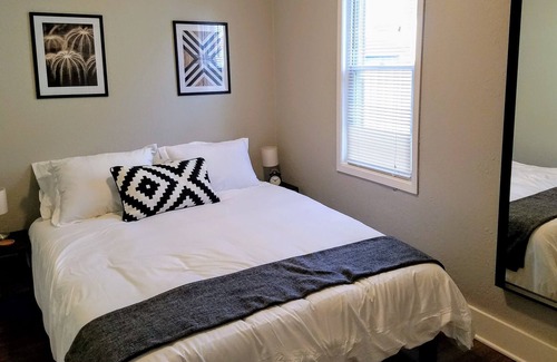 Northeast Minneapolis Apartment | 3 Bedrooms in NE Mpls Art District
