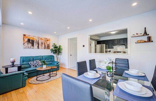 Markham House | 3 Bedrooms Markham Private HOME w Parking 3-6Guests