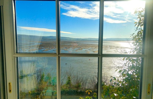 Aberdovey House | 3 bedrooms sleeps 5 NEXT TO Penhelig Beach WOW VIEWS