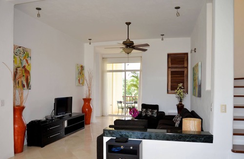 P Chahue Condo | 3 Bedrooms, Top Floor, large Roof-Top Terrace, 360°Views, Chahue Bay & Mountains