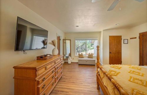Mariposa House | 3 Bedrooms with 2 Bonus Rooms and Views! Pool with Spa