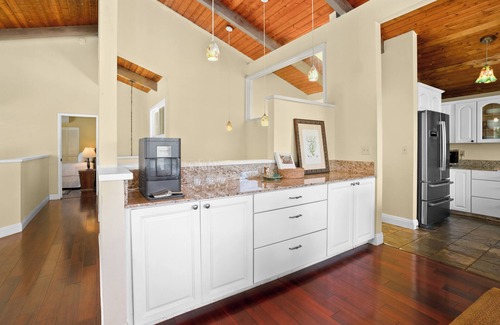 Bayview House | 3 bedrooms with baths, air conditioning and heated pool near Grand Hyatt.