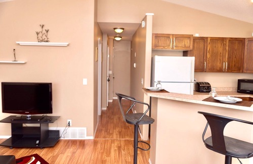 Grande Prairie House | 3 beds Private Cozy Patio + 4 mins Drive to restaurants, Starbucks