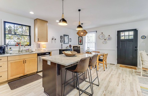 Colonial Beach Cottage | 3 Blocks to Beach & Potomac River: Virginia Escape
