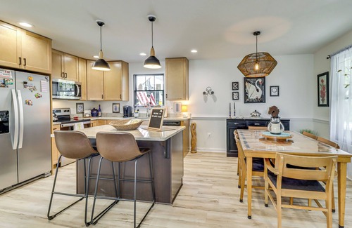 Colonial Beach Cottage | 3 Blocks to Beach & Potomac River: Virginia Escape
