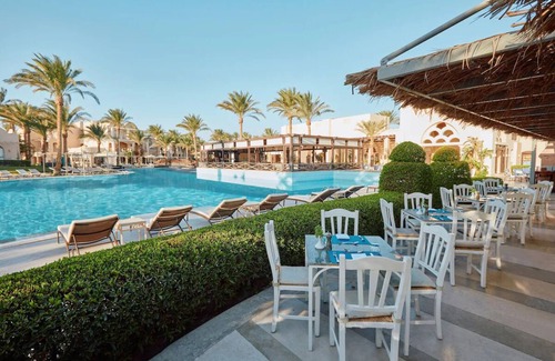 Makadi Bay Hotel | 3 Boutique Seafront Rooms with Outdoor Pools | 5 Stars Resort w/Private Beach