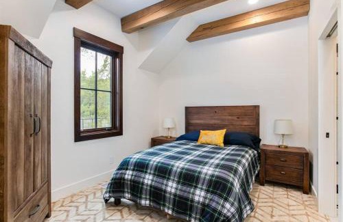Georgetown House | 3 BR 2 BA Loft at Fr. Sorin's w/Paddle Tennis