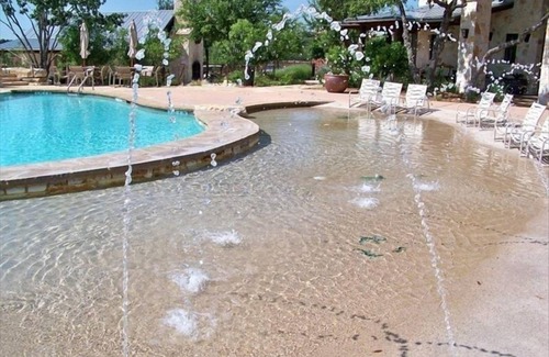 Jonestown Condo | 3 BR/2 BA Villa Hollows Luxury Resort/Lake Travis
