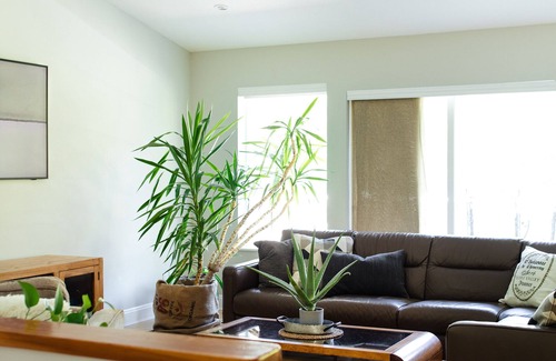 Slocan Park House | 3 BR 2 bath w/HOT TUB on private mountain view balcony & AC.