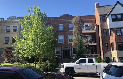 Rogers Park Apartment | 3 BR/2 BTH unit steps to the beach and close to Loyola