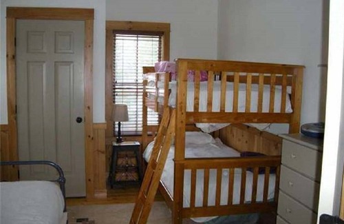 Kennebec Cottage | 3 BR/2BA Great Pond Rome, Maine Lakehouse