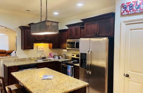 Oxford Condo | 3 BR/3.5 BA CONDO, SLEEPS 8, 5 min from campus, 8 from square