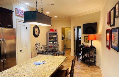 Oxford Condo | 3 BR/3.5 BA CONDO, SLEEPS 8, 5 min from campus, 8 from square
