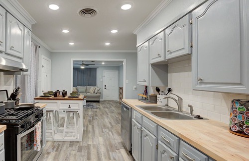 Springlake House | 3 BR/3BA- 2 King size BR and 1 double bed, suite style BR. Double BR = 2 beds.