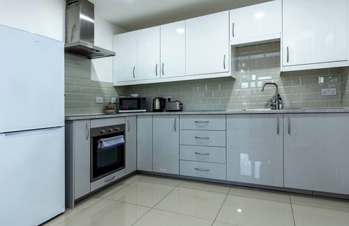 Leeds Apartment | 3-BR Apartment in Prime Leeds City Centre