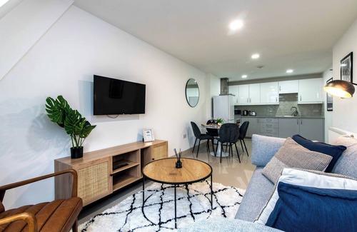 Leeds Apartment | 3-BR Apartment in Prime Leeds City Centre