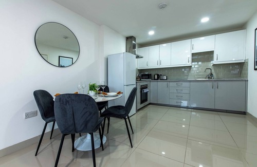 Leeds Apartment | 3-BR Apartment in Prime Leeds City Centre