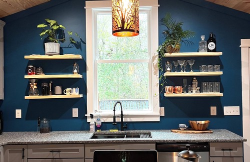 Burgaw Cabin | 3-br cabin with Private Dock on the River, covered porch and large back deck