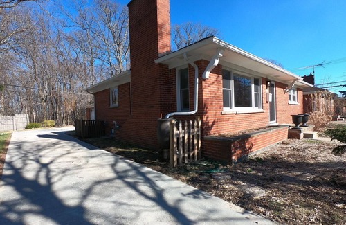 Dicken House | 3-BR Clean, comfortable, walk to Big House & more