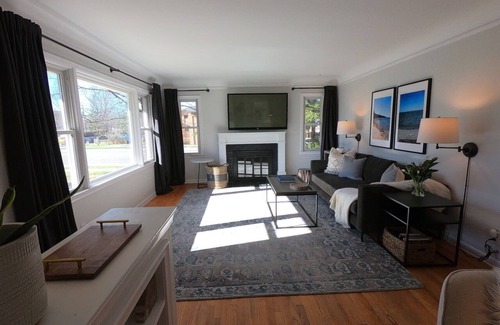 Dicken House | 3-BR Clean, comfortable, walk to Big House & more